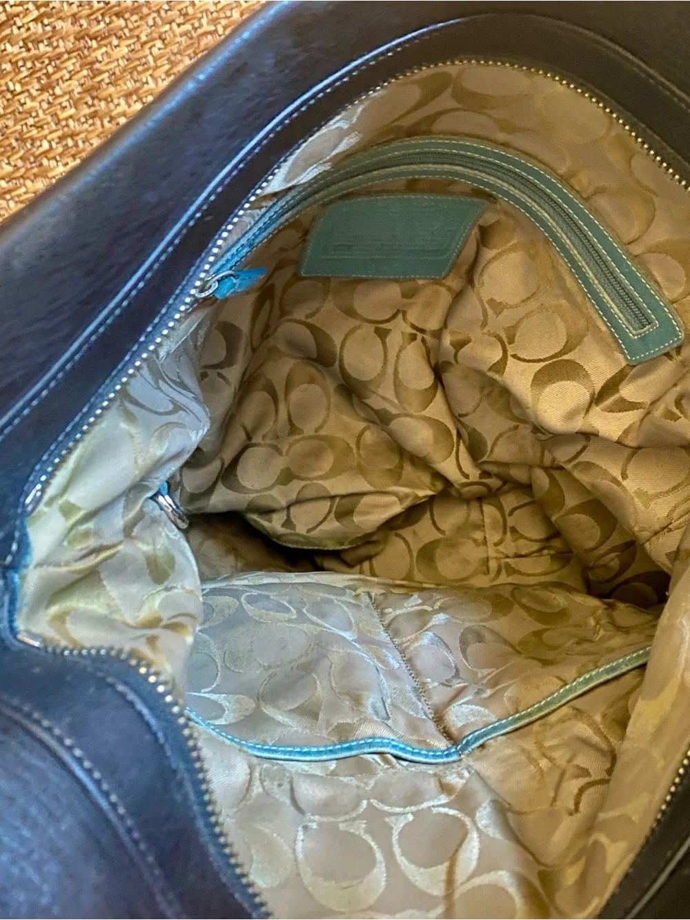 Coach xl bucket